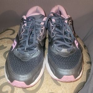 Woman's Saucony sneakers